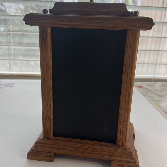 Mirror mantle clock works battery operated 12 inches tall - Picture 6 of 7